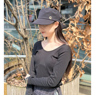 【キレイめコーディネートのアクセントに🎀✨リボンを飾ったキャスケット】