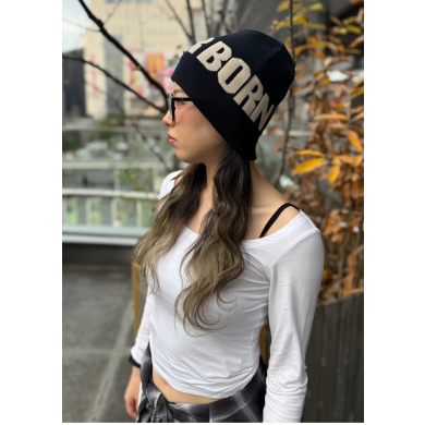 【大きめロゴが特徴なストリートコーデにもってこい👉ニット帽】