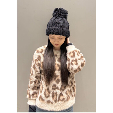 【被り口が深く程よいボリュームのポンポン付きニット帽】