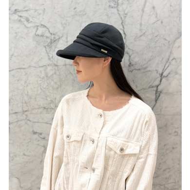 【長めのつばはお顔周りをしっかり覆ってくれる👍💕ドレープ入りキャスケット】