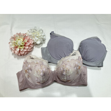 ＊小さく見せるブラ 新色入荷＊