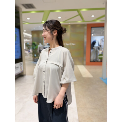 【trois】秋口にもぴったりなブラウスが登場✨