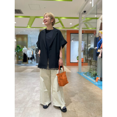 【trois】綺麗めに着れるトップスが新登場✨