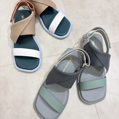 【ユナイテッドヌード】夏カラーなサンダル🩴が登場‼️
