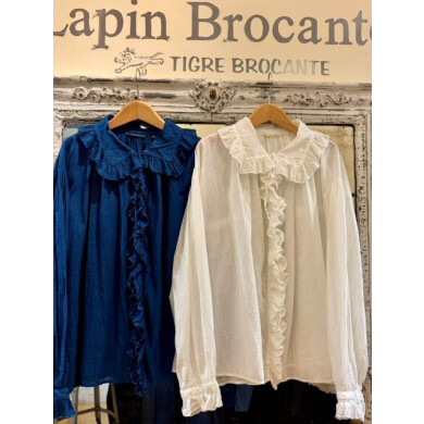 フリルブラウスのご紹介