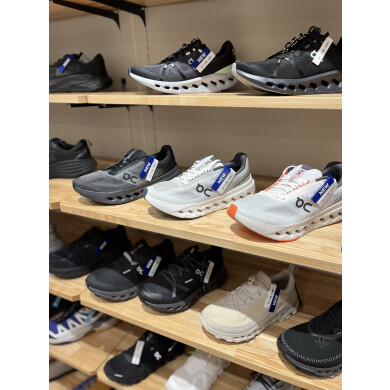 ON シューズ　新規入荷！