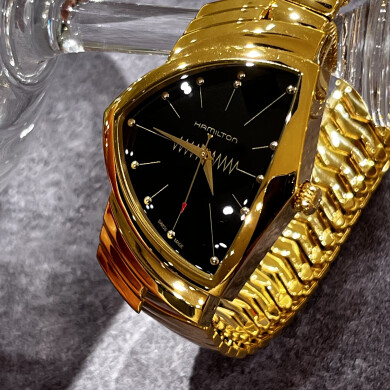 7階TiCTAC 2026年 縁起物ゴールド系ウォッチ