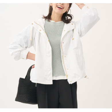 👗軽やか素材ときれいめデザインを組み合わせた、春のフードジャケット👗
