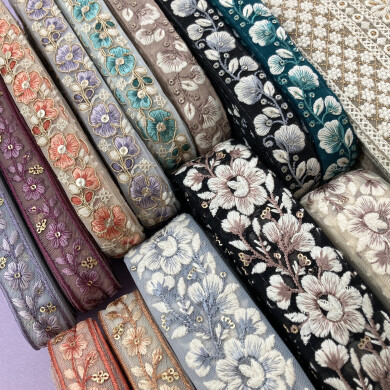 久しぶりにインド刺繍リボンがたっぷり〜♩