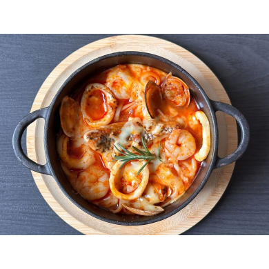 病みつき！【冬新メニュー】九州産真鯛と海の幸の チゲ鍋風リングイネ