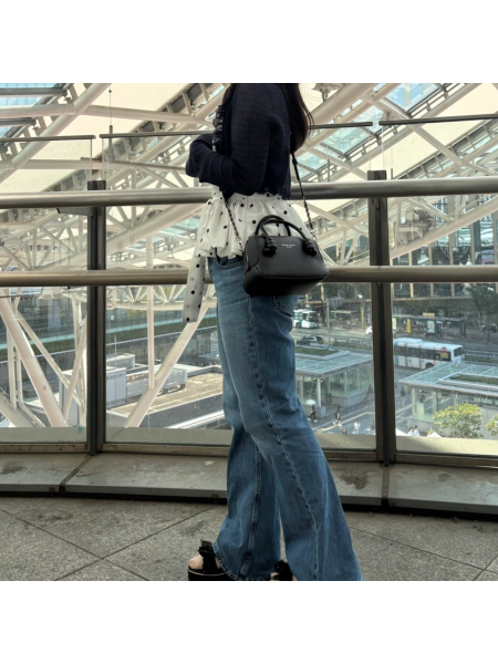 【大人気🖤】丸いフォルムが特徴的なショルダーバッグ✨