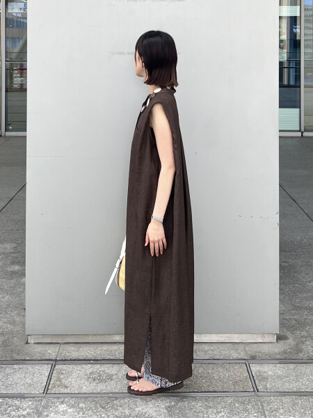 一枚で整う Iラインワンピース