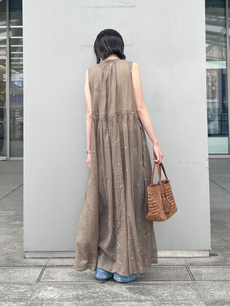 リネンシャツでおとな可愛く👚