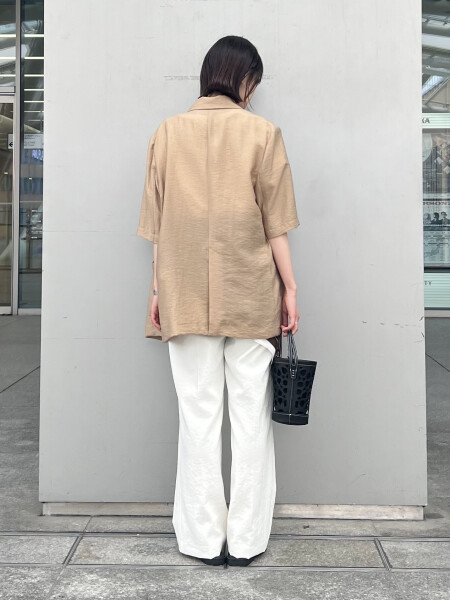 オンオフコーデにもシルク混シアージャケット