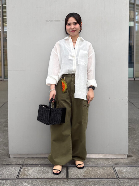 リネンシャツを使った春夏コーデ
